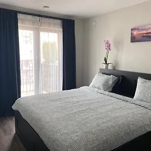 Appartement Feel At At This Homeawayfromhome Appt With A Stunning Water Canal View And Gym